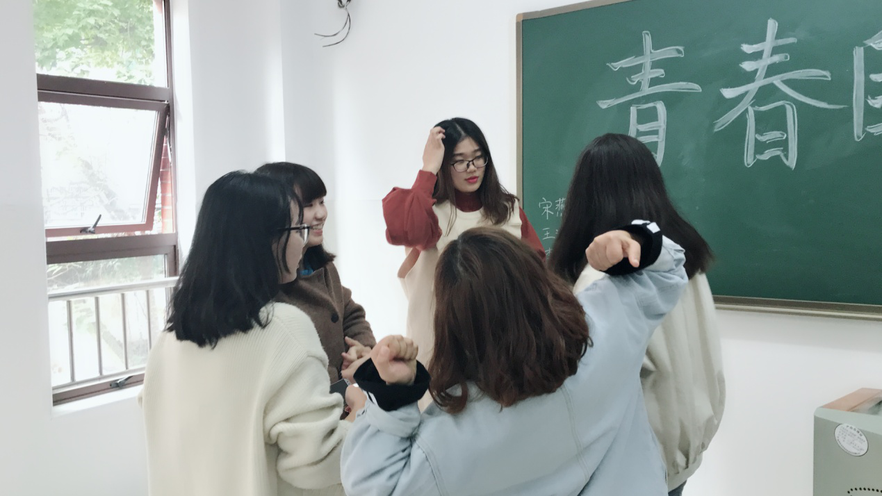 同学们激烈讨论
