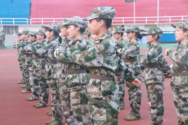 18级新生正在军训