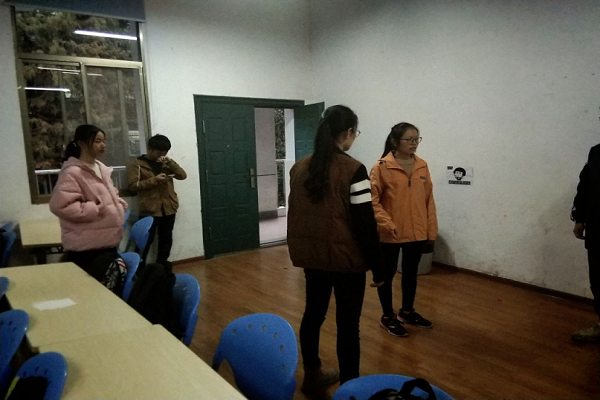 同学们在排练