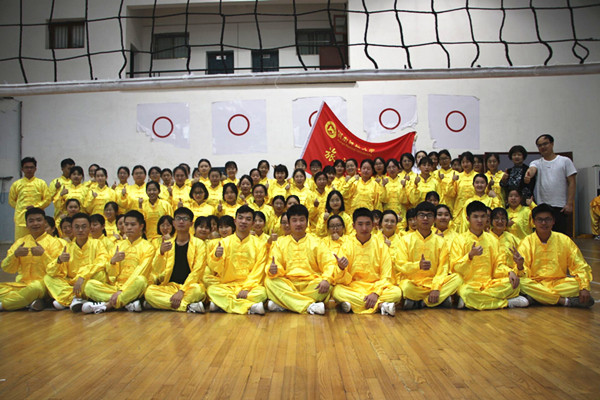 旅游学院太极拳团体赛所有队员合影
