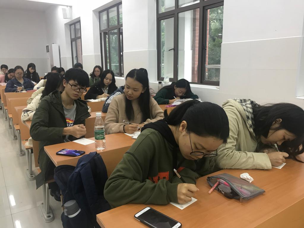 班级同学积极参与活动