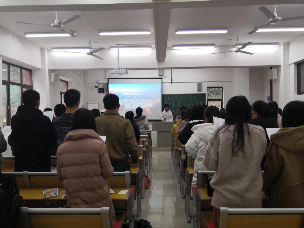 班长肖潇总结班风建设